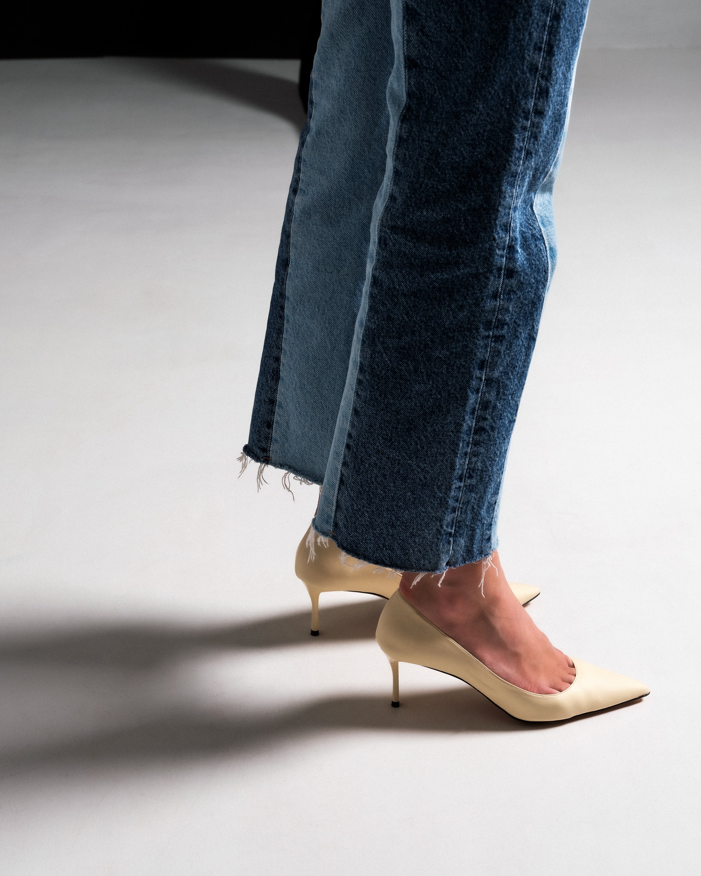 10 am Monday at the office - light beige