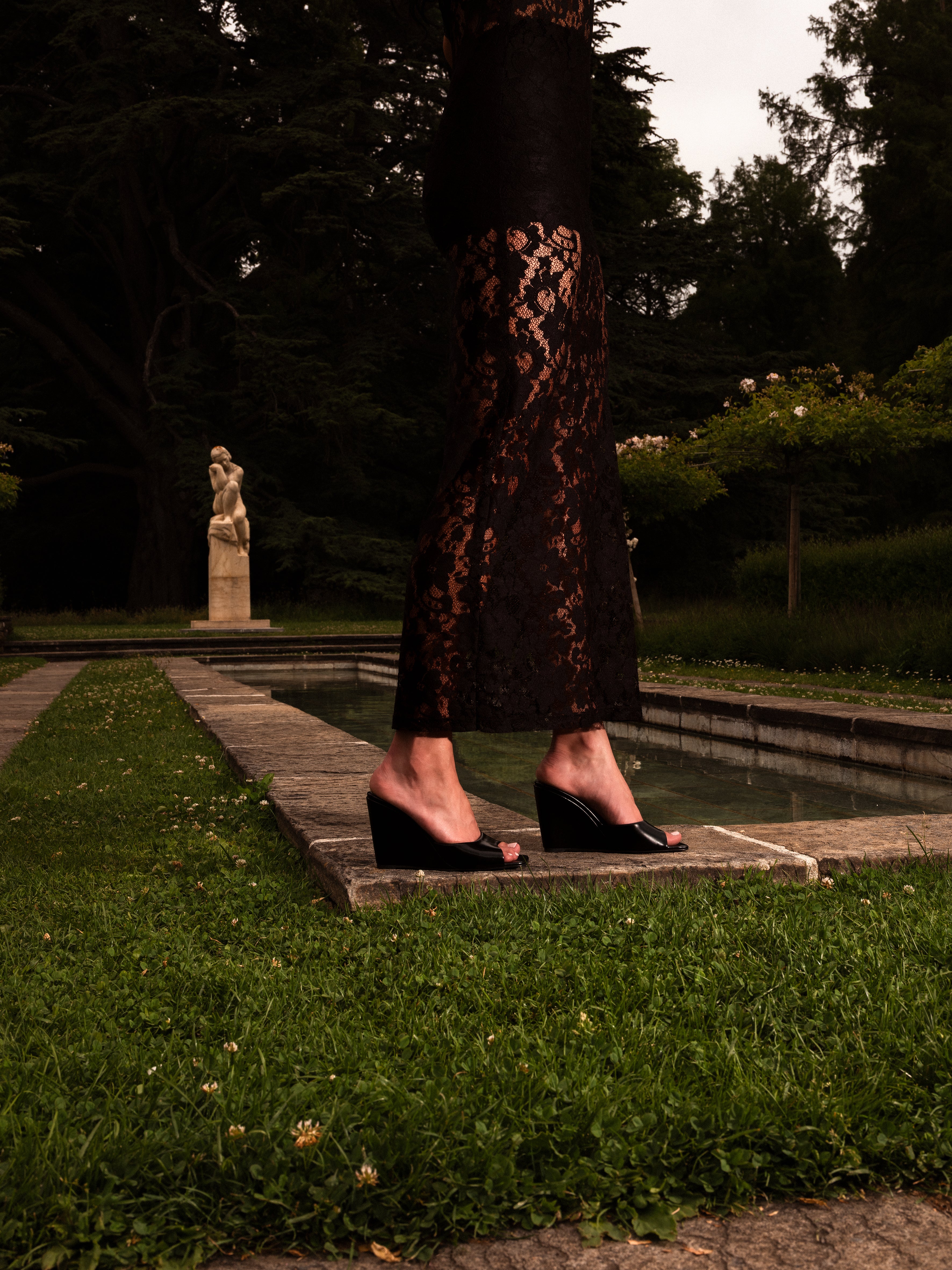 BIKKOU 1AM TOO PRETTY TO LEAVE BLACK vegan wedge heel on model walking