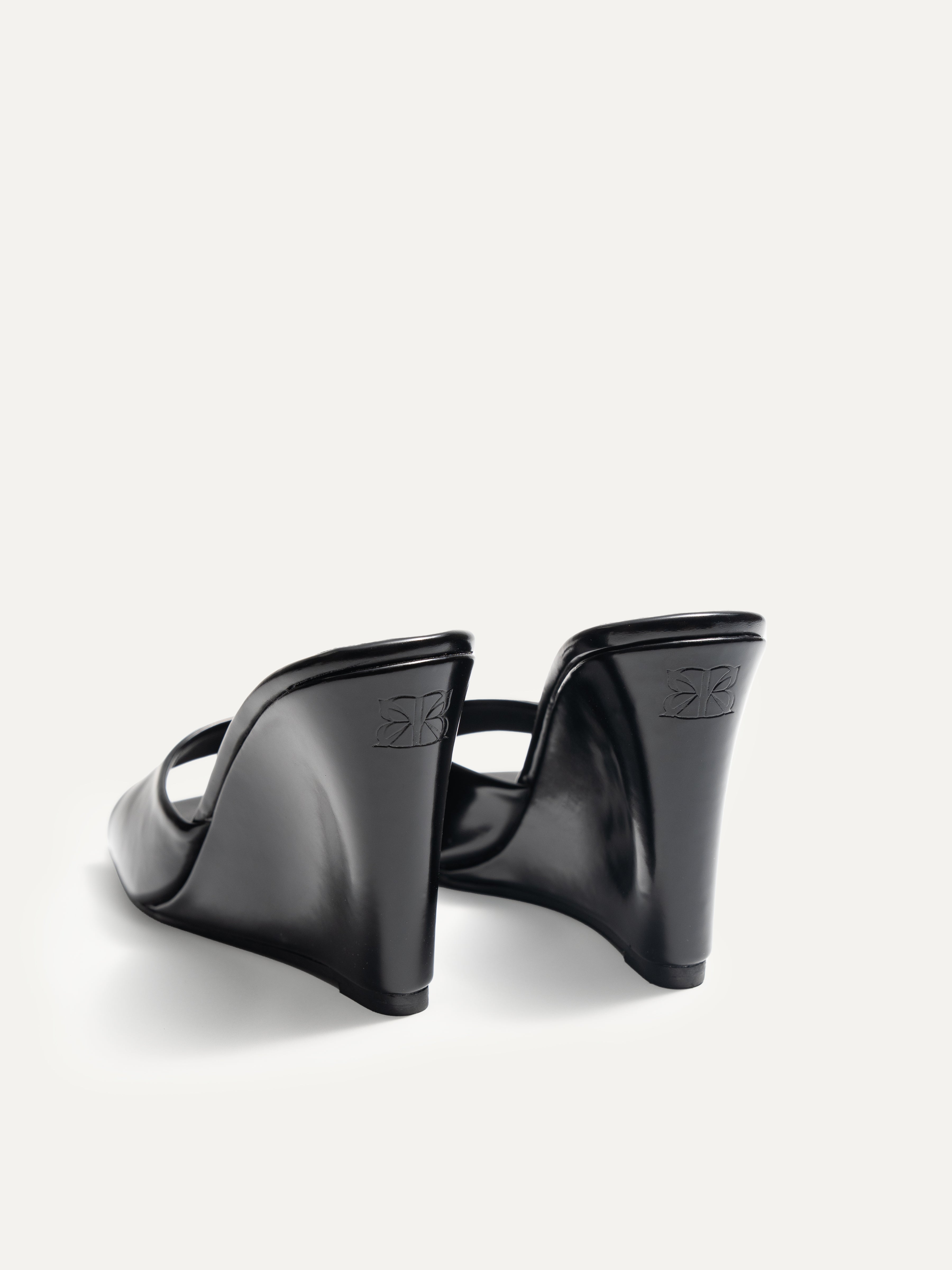 BIKKOU 1AM TOO PRETTY TO LEAVE BLACK vegan wedge heel back view